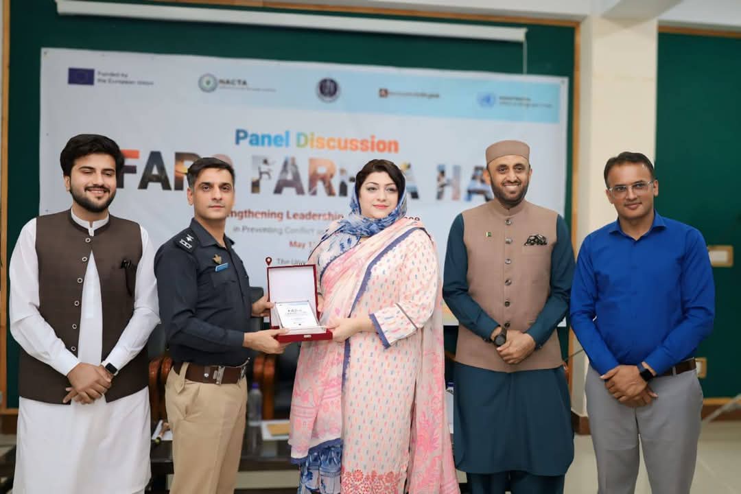 Descriptive alt text