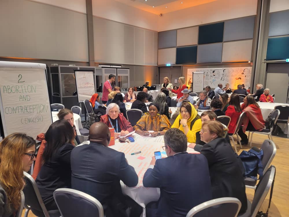 Descriptive alt text